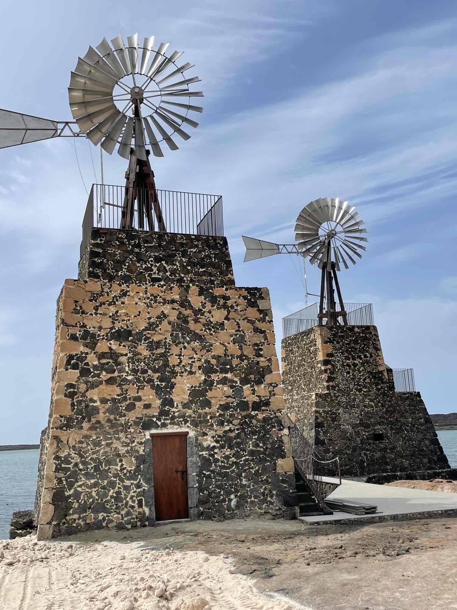Referencia de obra: Dos Molinos de Agua, de las salinas de Janubio, en Yaiza-Lanzarote